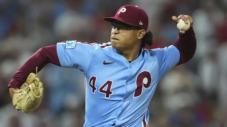Luzardo y los Filis remontan con magia ante Mets en serie crucial