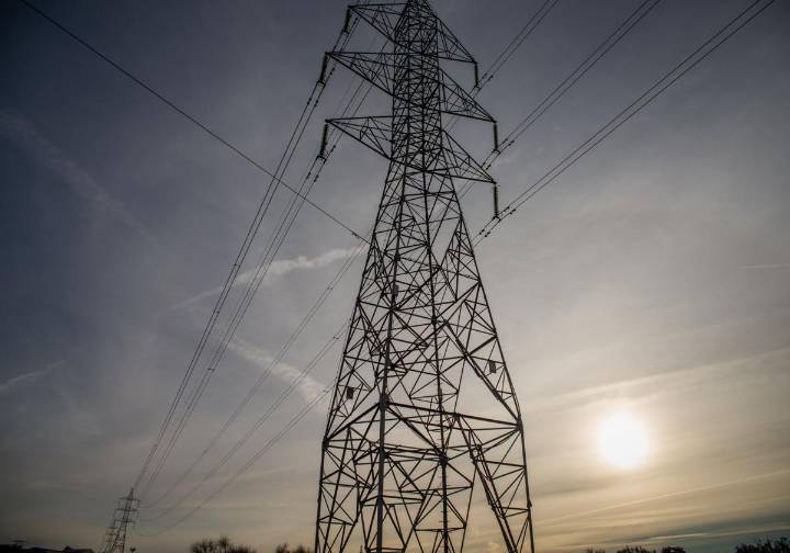 La demanda eléctrica nacional podría hasta duplicarse en la próxima década, según EY