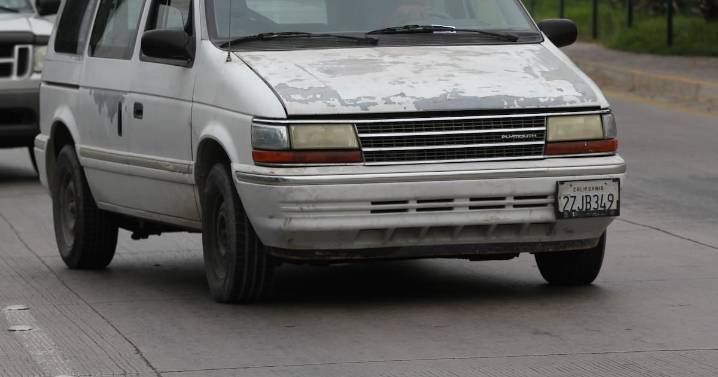 Llaman a dar de baja autos viejos en BC