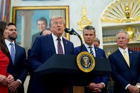 Trump asegura que atacó barco proveniente de Venezuela cargado de droga