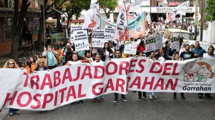Veto y polémica: el Gobierno asegura que los nuevos residentes del Hospital Garrahan optaron por la Beca Institución