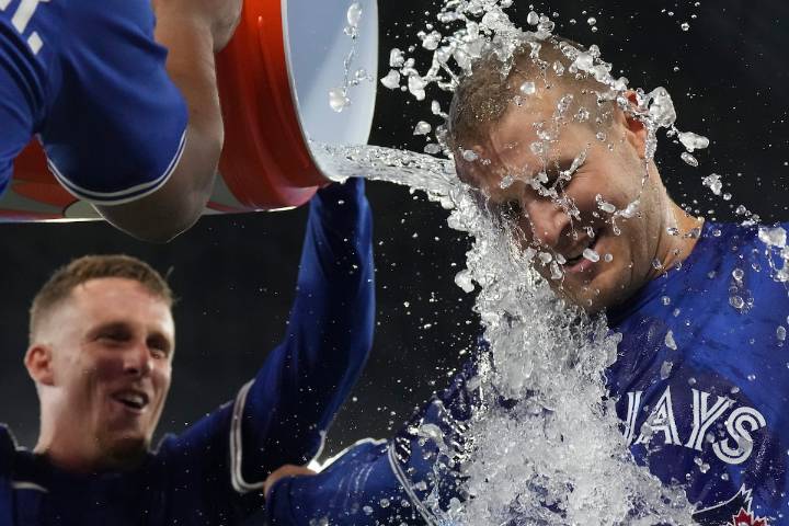 Blue Jays snap losing streak after 6