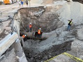 CESPT trabaja sin parar para poder restablecer el agua tras socavón
