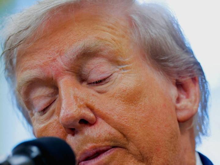 Trump reaparece en público para desmentir los rumores sobre su estado de salud tras una semana desaparecido
