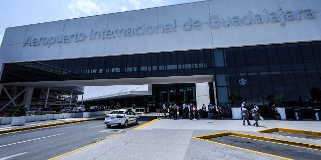 Llegan dos heridos de bala a pedir ayuda al Aeropuerto de Guadalajara; fallece uno
