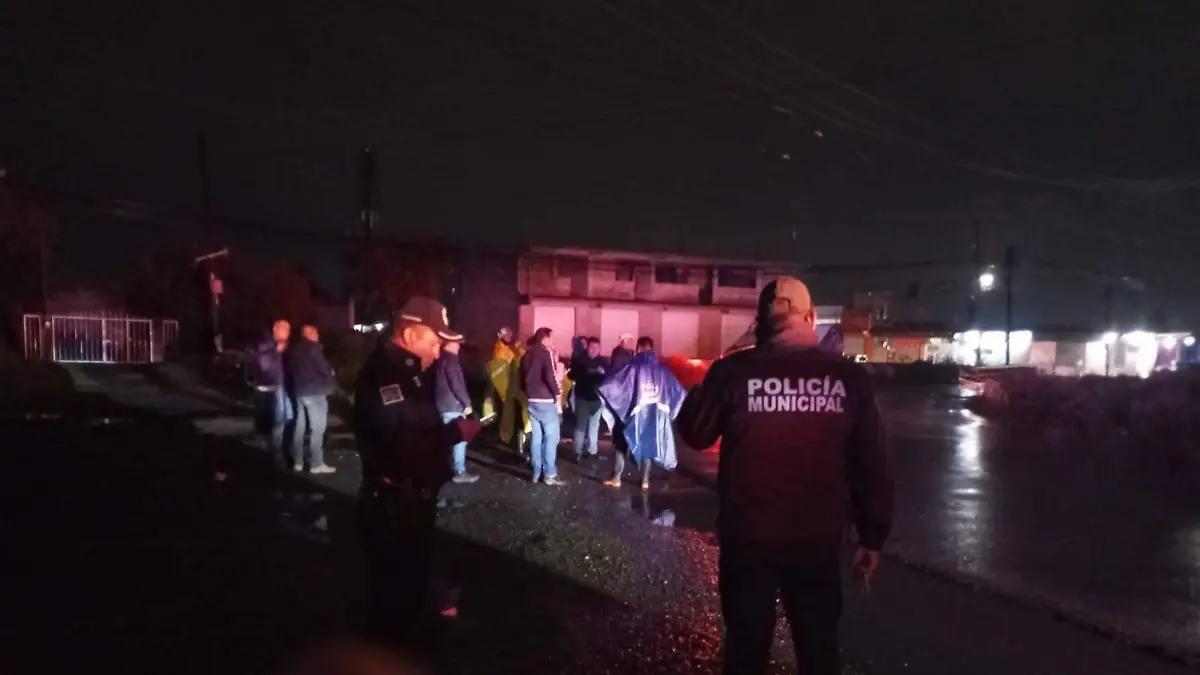 Vecinos de Toluca piden reparar socavón tras la caída de un auto al río Verdiguel