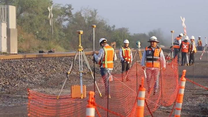 Otorgan a Slim obra de tren; construirá tramo Saltillo