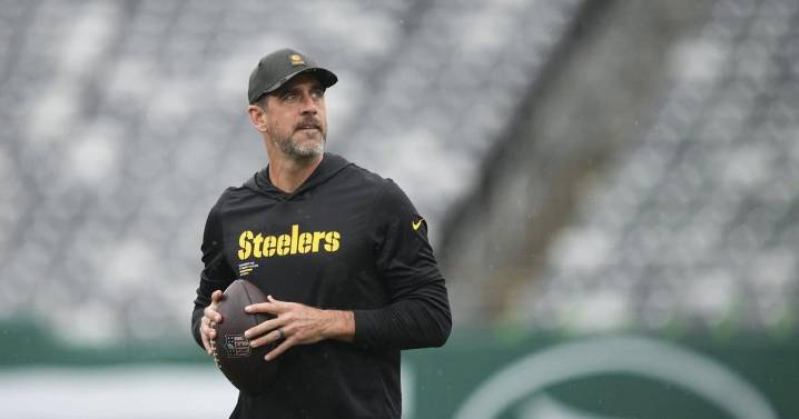 Aaron Rodgers throws touchdown pass on opening drive of Steelers debut after boos from Jets fans