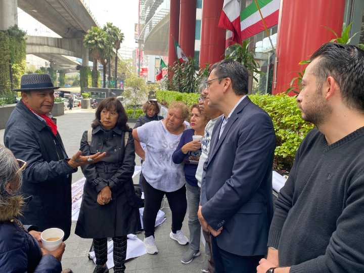Denuncian telefonistas activos y jubilados violación a sus derechos laborales