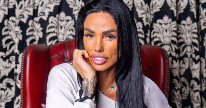 Katie Price panics fans as they spot worrying sign after hospital dash