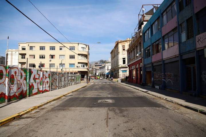 Valparaíso recibirá millonaria inversión para reparar calles patrimoniales