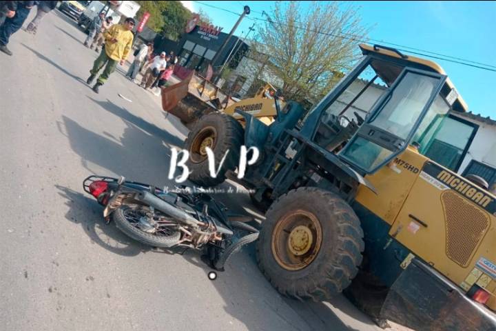 Motociclista de 16 años chocó contra motoniveladora en avenida de Paraná
