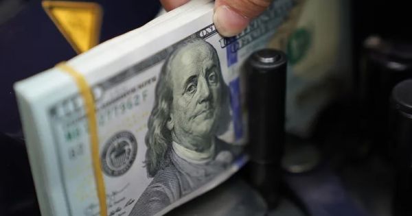 [AHORA] El dólar blue superó los $1500 en Salta: precio actualizado