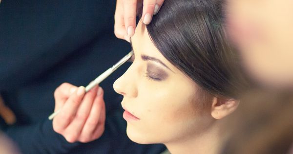 [CUIDADO] La ANMAT prohibió varias marcas de maquillaje por un peligroso ácido