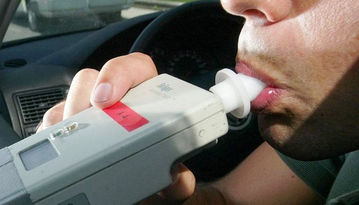 La Policía lo frenó cuando hacía maniobras peligrosas en Santa Rosa: el alcohotest le dio 2,84 g/l