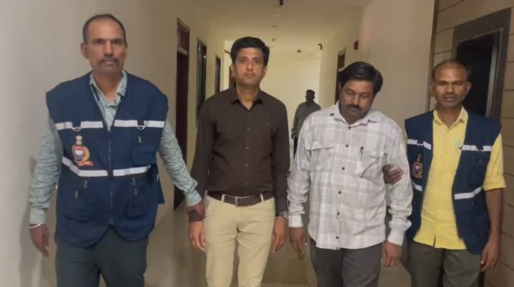 ACB Gujarat nabs School Principal, Clerk in bribe case