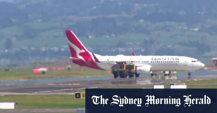 ‘Mayday’: Qantas flight issues emergency call over Tasman Sea