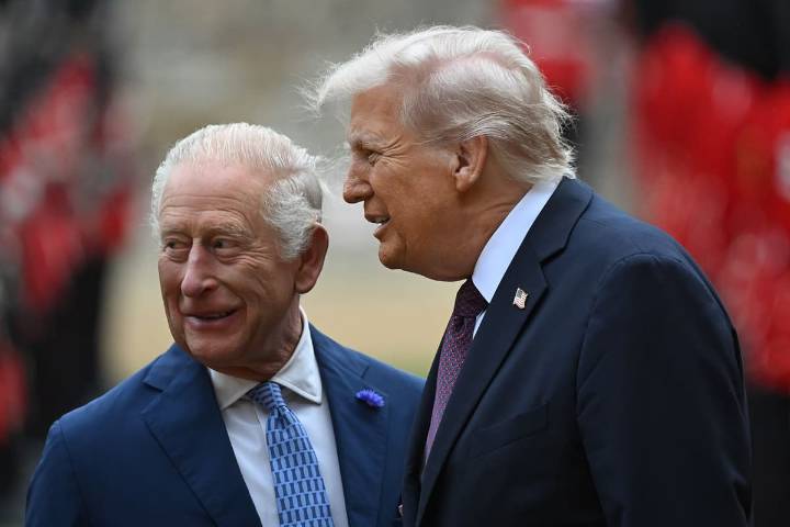 Trump welcomed with military pomp and pageantry as second state visit begins