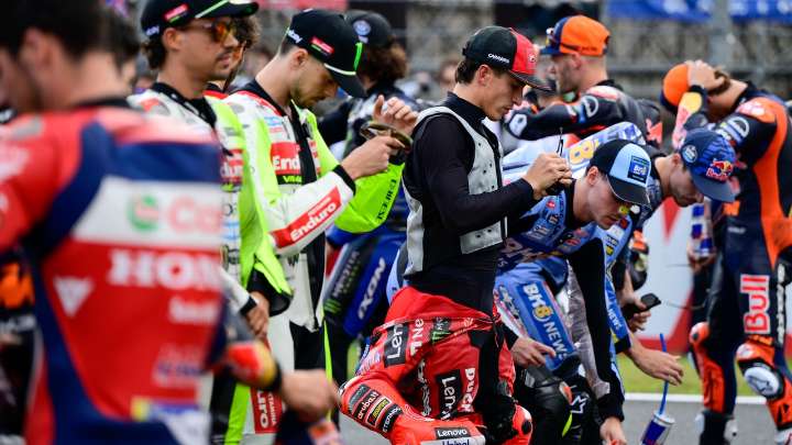 La emoción de la parrilla de MotoGP tras el título de Márquez: "Es la mayor vuelta de un deportista de la historia"