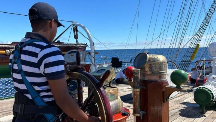 Buque Cuauhtémoc regresa a Nueva York a cuatro meses de choque con el puente de Brooklyn