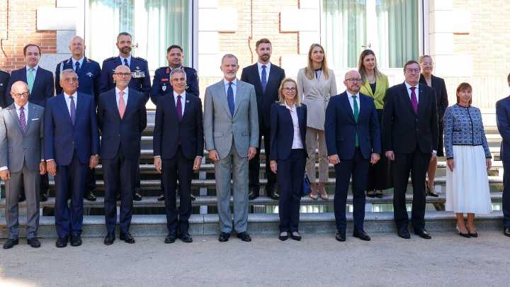 Los Reyes llegan a Egipto en medio de la tensión política