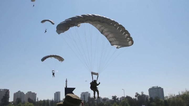 Volvieron los paracaidistas a la Parada Militar tras 10 años: ¿Cómo fue el momento?