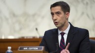 Cotton pide al FBI que investigue al Movimiento Juvenil Palestino, calificándolo de "amenaza" para la seguridad nacional