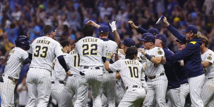 Brewers clinch NL's top seed, home-field advantage throughout postseason