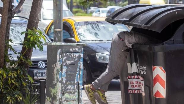 La pobreza cayó al 31,6% en el primer semestre 2025