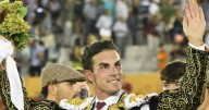 A hombros Fernando Adrián