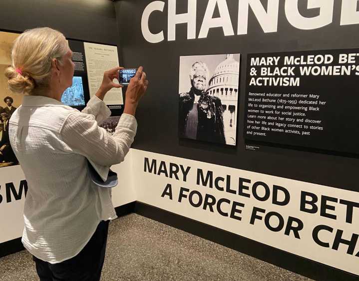 Wary of Changes Under Trump, 'Citizen Historians' Are Documenting the Smithsonian