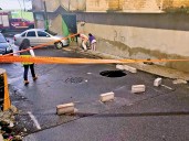 Lluvias dejan socavón y anegaciones; oquedad en Iztapalapa