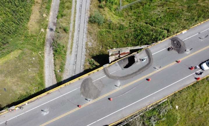 Cierran paso vehicular al aeropuerto de Puebla por socavón en Huejotzingo