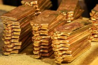 Oro alcanza un máximo histórico tras el recorte de tasas de la Fed