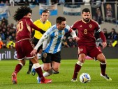 Con un golazo de Lionel Messi Argentina derrota 1 a 0 a Venezuela al término del primer tiempo