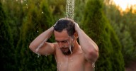 Ducharse con agua fría cada mañana: qué dicen los médicos y qué efectos reales tiene en tu salud