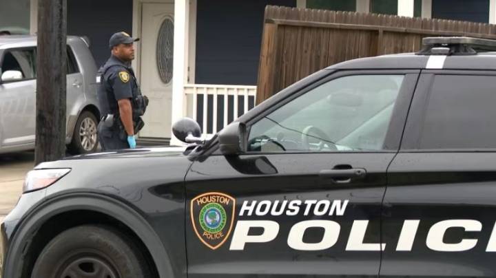 Un niño de 11 años muere tras hacer un "toco timbre y corro" en Houston, dice la Policía