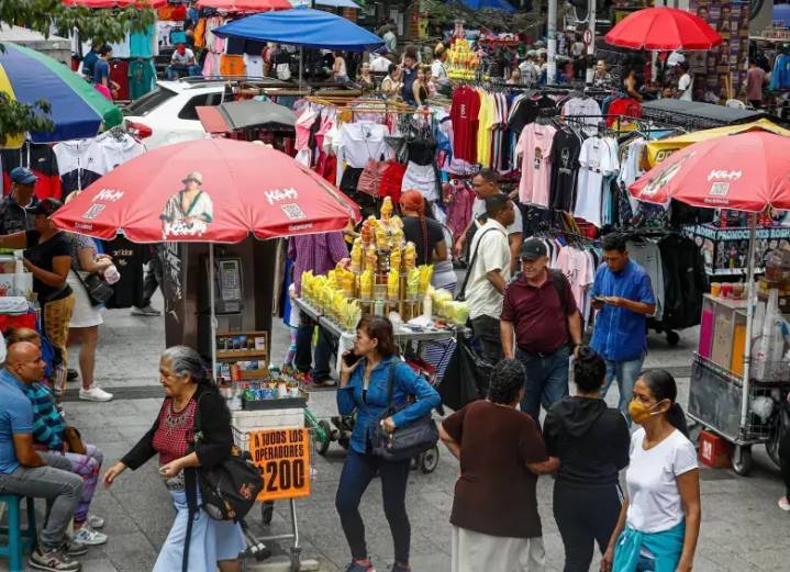 Economía colombiana creció 4,3% en julio: sector público y comercio salvaron el mes