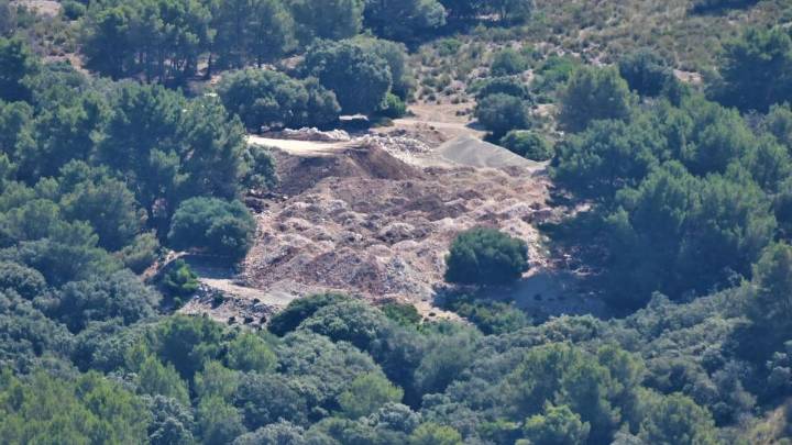Denuncian que el Hotel Formentor sigue sin retirar los escombros de la reconstrucción
