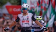 Juan Ayuso gana en Los Corrales de Buelna; Vingegaard mantiene el maillot rojo