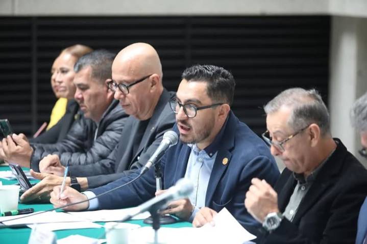 Aprueba Comisión de Salud iniciativa para multar con 226 mil pesos venta de energizantes a menores