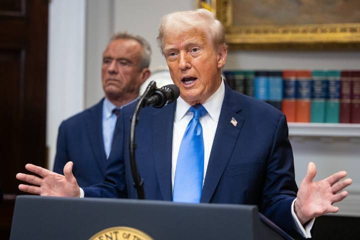 Cele|bitchy | Donald Trump tries to link pregnant women’s use of Tylenol with autism