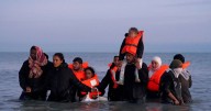 More than 1,000 people cross Channel in one day