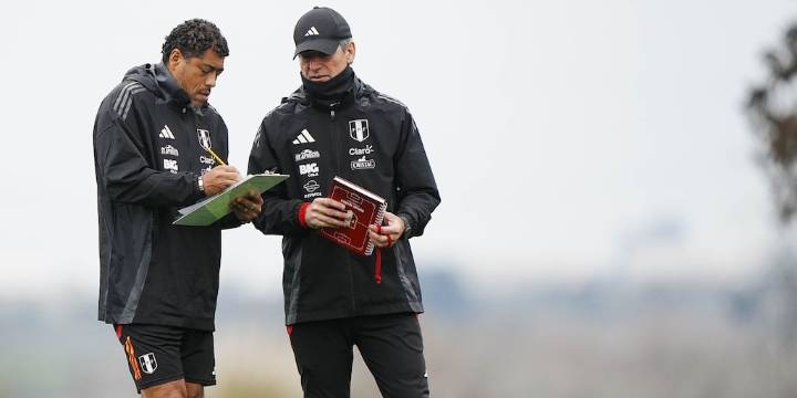 Sorpresivo cambio en la defensa de Perú para enfrentar a Uruguay por Eliminatorias 2026: La drástica decisión de Óscar Ibáñez