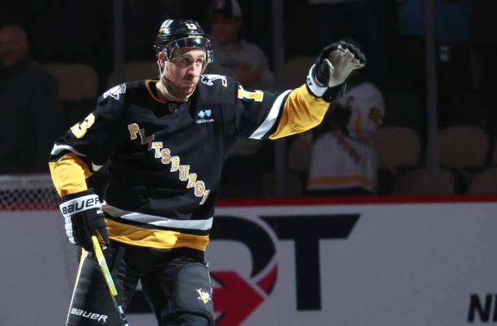 Penguins’ Kevin Hayes Shut Down Due To Upper