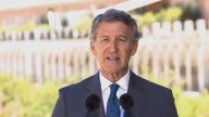 Feijóo copia a Vox al vincular migrantes con delincuencia y tiñe al PP de verde en el arranque del curso político