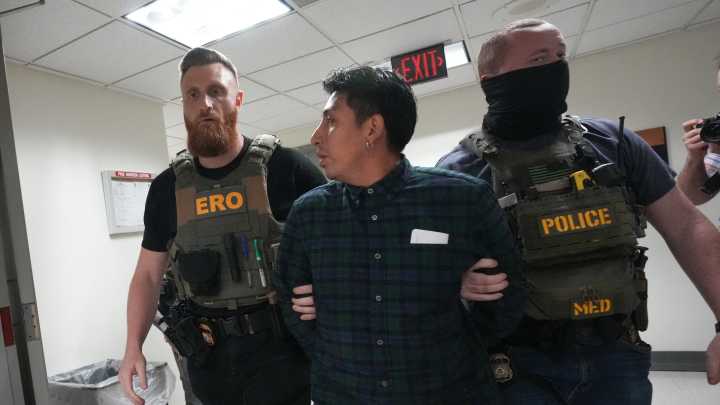 Un triunfo para la política de Trump: Corte Suprema permite perfil racial en redadas migratorias