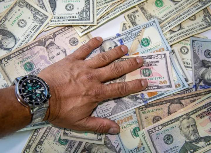 Dólar en Colombia continúa a la baja