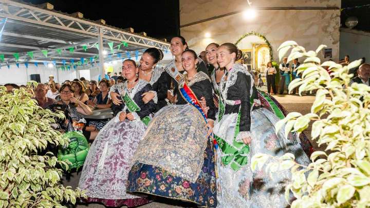 Algorós-Derramador ya tiene reinas y damas tras una gala sobre los lazos que unen a los festeros