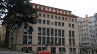 Acompañó al banco a una anciana de 93 años para que sacara 11.000 euros pero niega que quisiera quedarse con el dinero: «Me daba pena»
